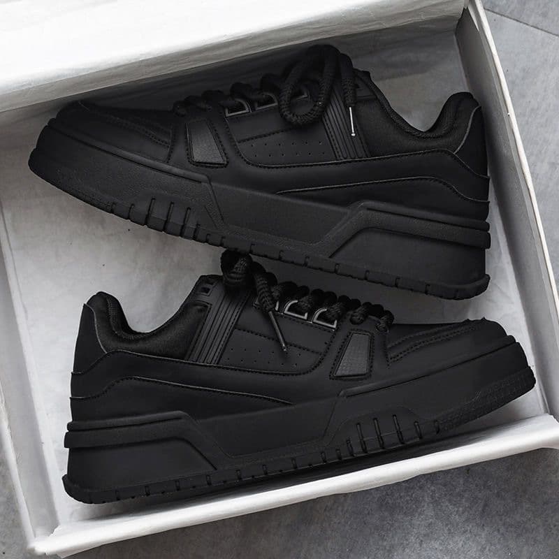 黒スニーカー ストリート系厚底スポーツスニーカー