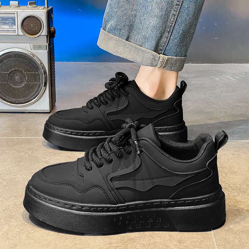 黒スニーカー モダン厚底カジュアル紐靴